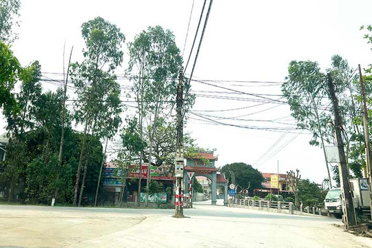 Cột điện ở vị trí nguy hiểm cho người đi đường
